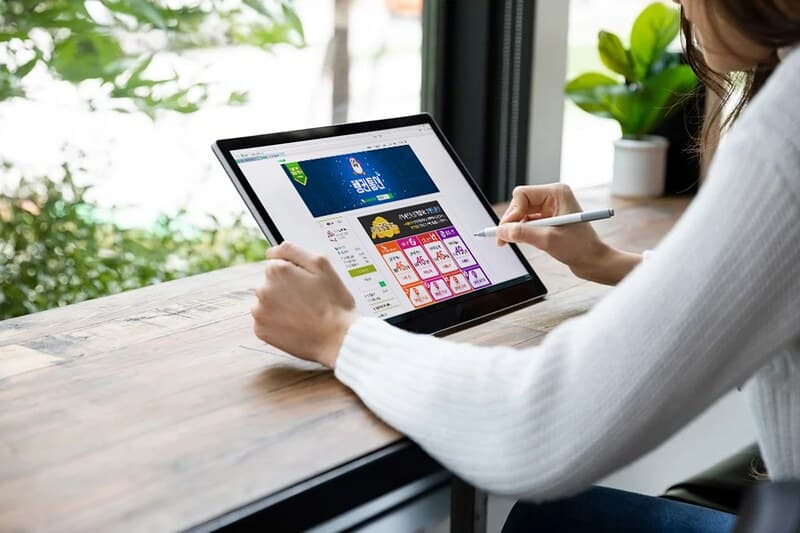 Chiến tranh thông tin bắt đầu: Mạng internet từng được dùng để tranh thủ tự do, nay đã thành con mắt giám sát của các chế độ độc tài