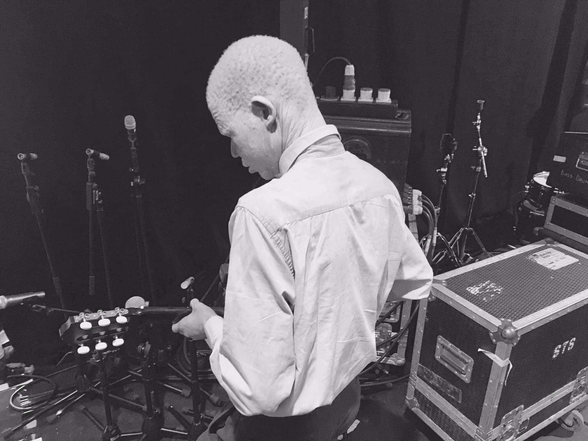 Những đứa trẻ bạch tạng chưa bao giờ hát, dùng một album nhạc để kể chuyện cuộc đời của mình – "Sức mạnh châu Phi trắng"