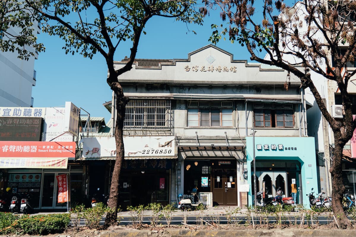 Người gác ngã tư: Ông nội Tô Hữu Nhượng - từ thương gia gỗ đến nhà sách pháp tài năng, cả đời gắn bó với văn hóa Đài Loan